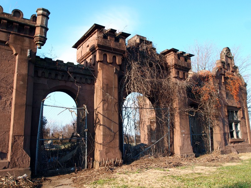 Mount_Moriah_Cemetery_gatehouse_Philadelphia